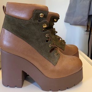 Eeight boots size 38